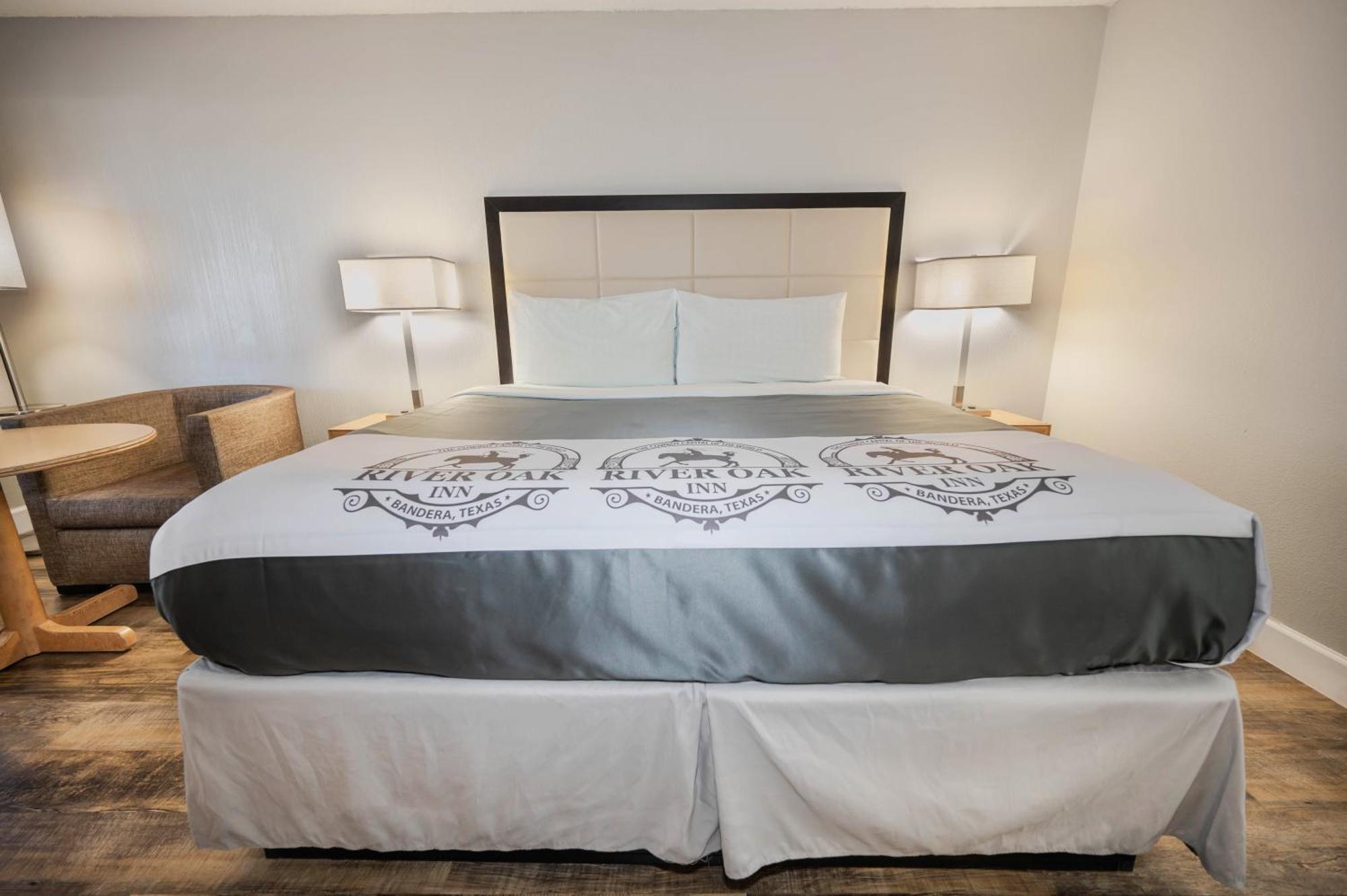 River Oak Inn Bandera Eksteriør billede